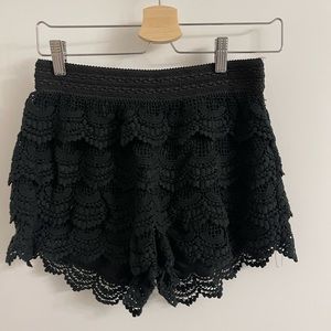 Lace shorts, stretchy waisband